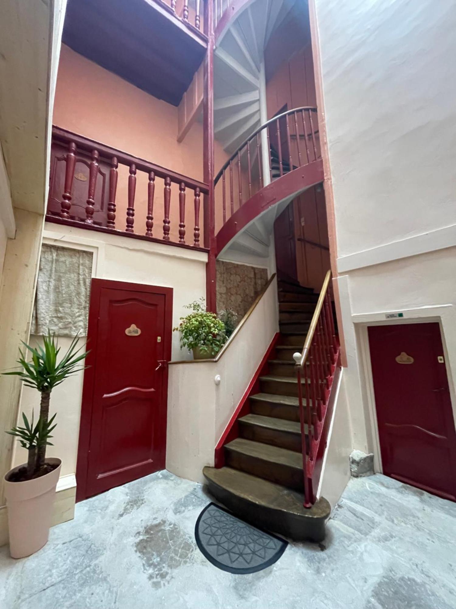 Aux Portes Du Mont Anis Le Puy-en-Velay Exterior foto