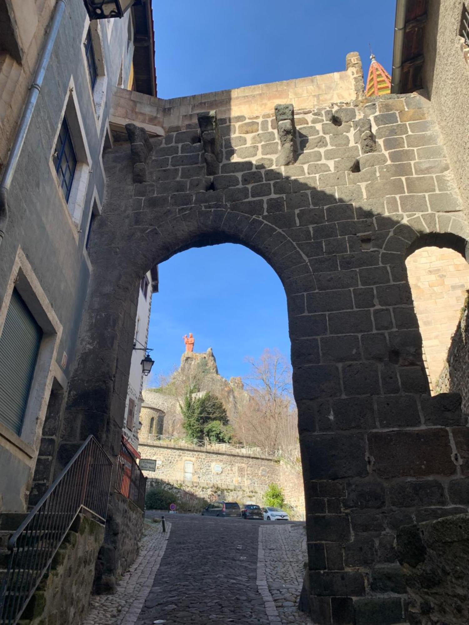 Aux Portes Du Mont Anis Le Puy-en-Velay Exterior foto