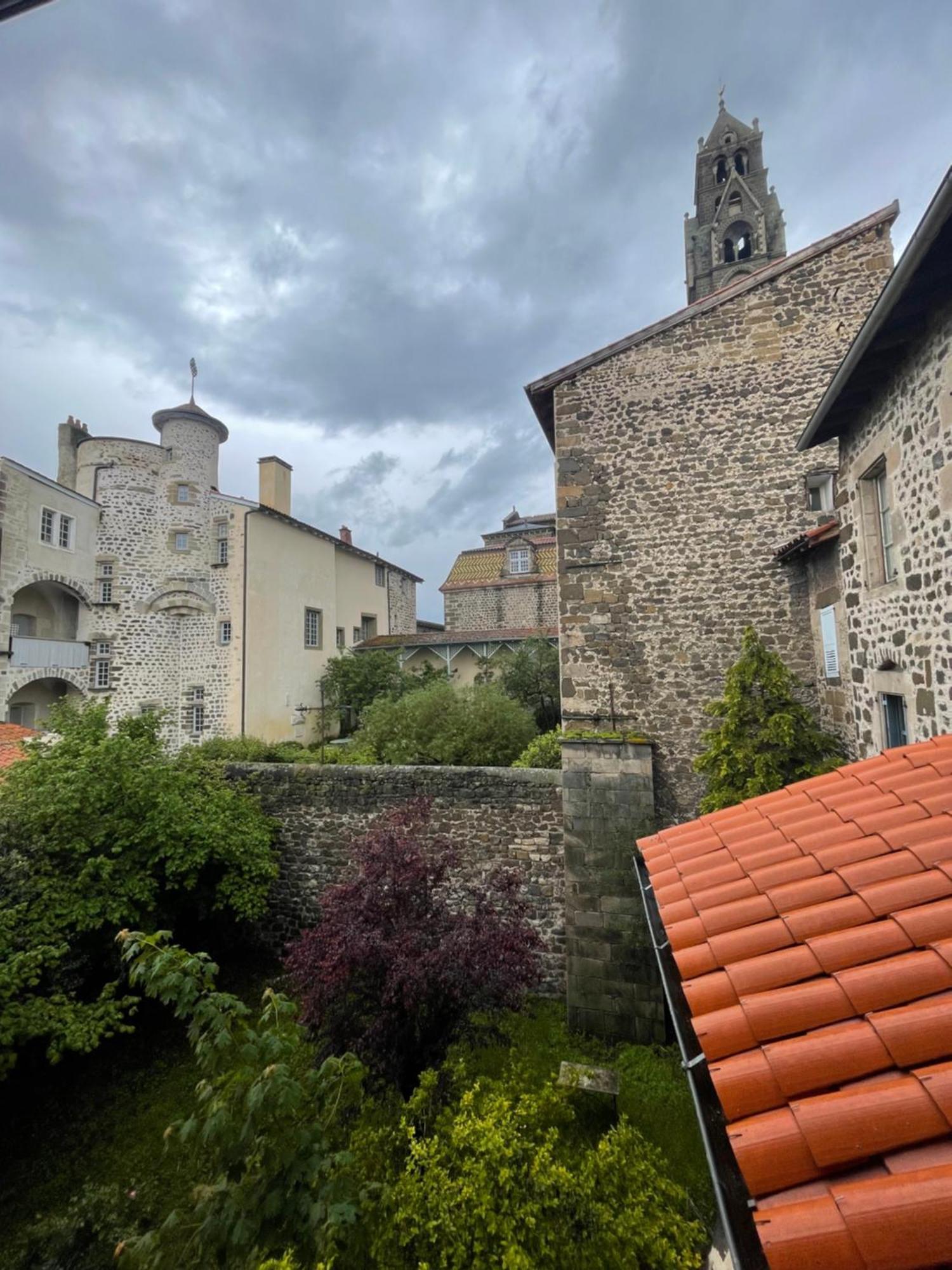 Aux Portes Du Mont Anis Le Puy-en-Velay Habitación foto